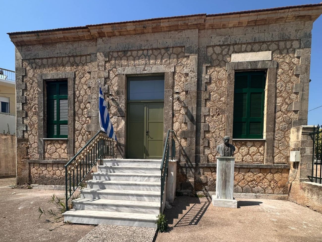 Καρακάνδειο κτίριο
