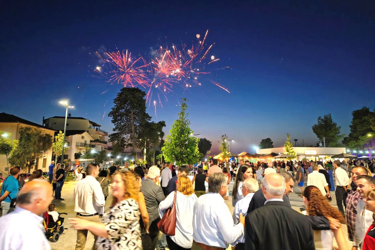 εγκαίνια της ανακαινισμένης πλατείας Ανεμομύλου