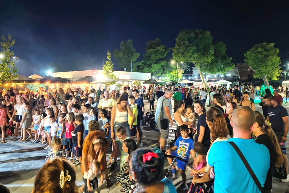 εγκαίνια της ανακαινισμένης πλατείας Ανεμομύλου