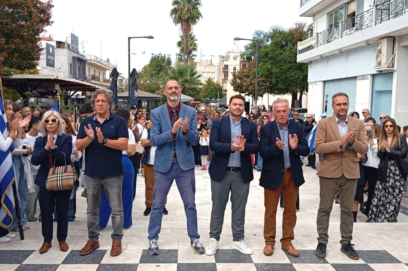 Κατάθεση στεφανιών για 28η Οκτωβρίου από σχολεία Αμαλιάδας