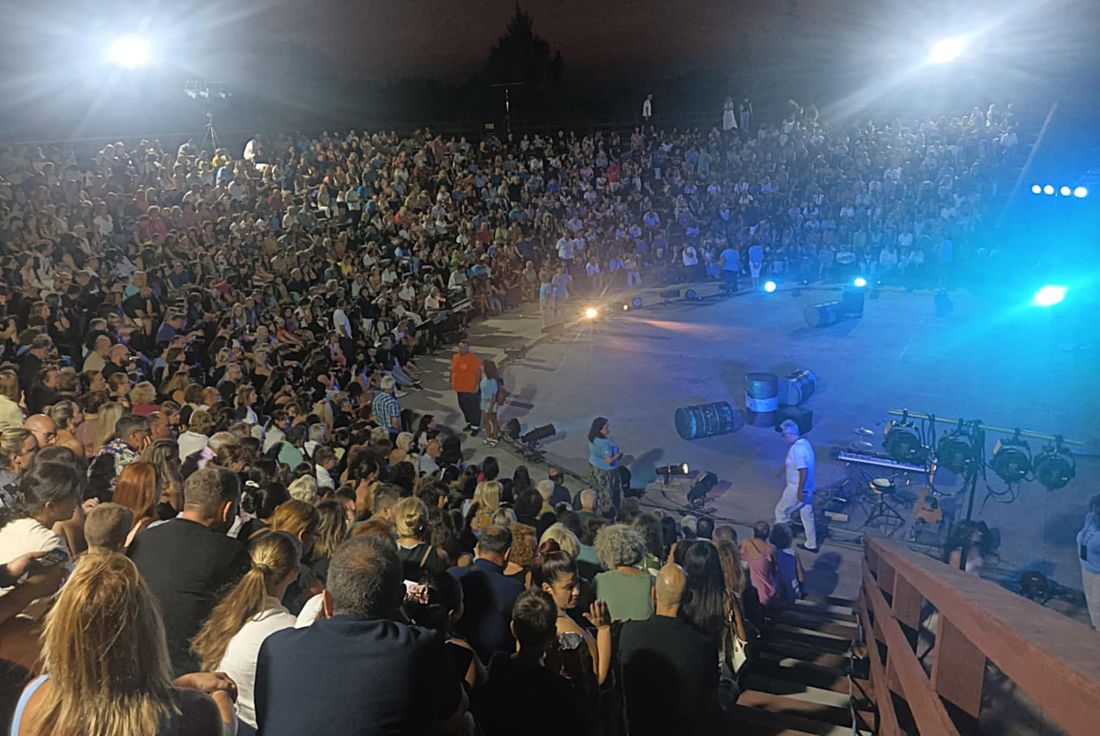 «Υπηρέτης δύο αφεντάδων» 