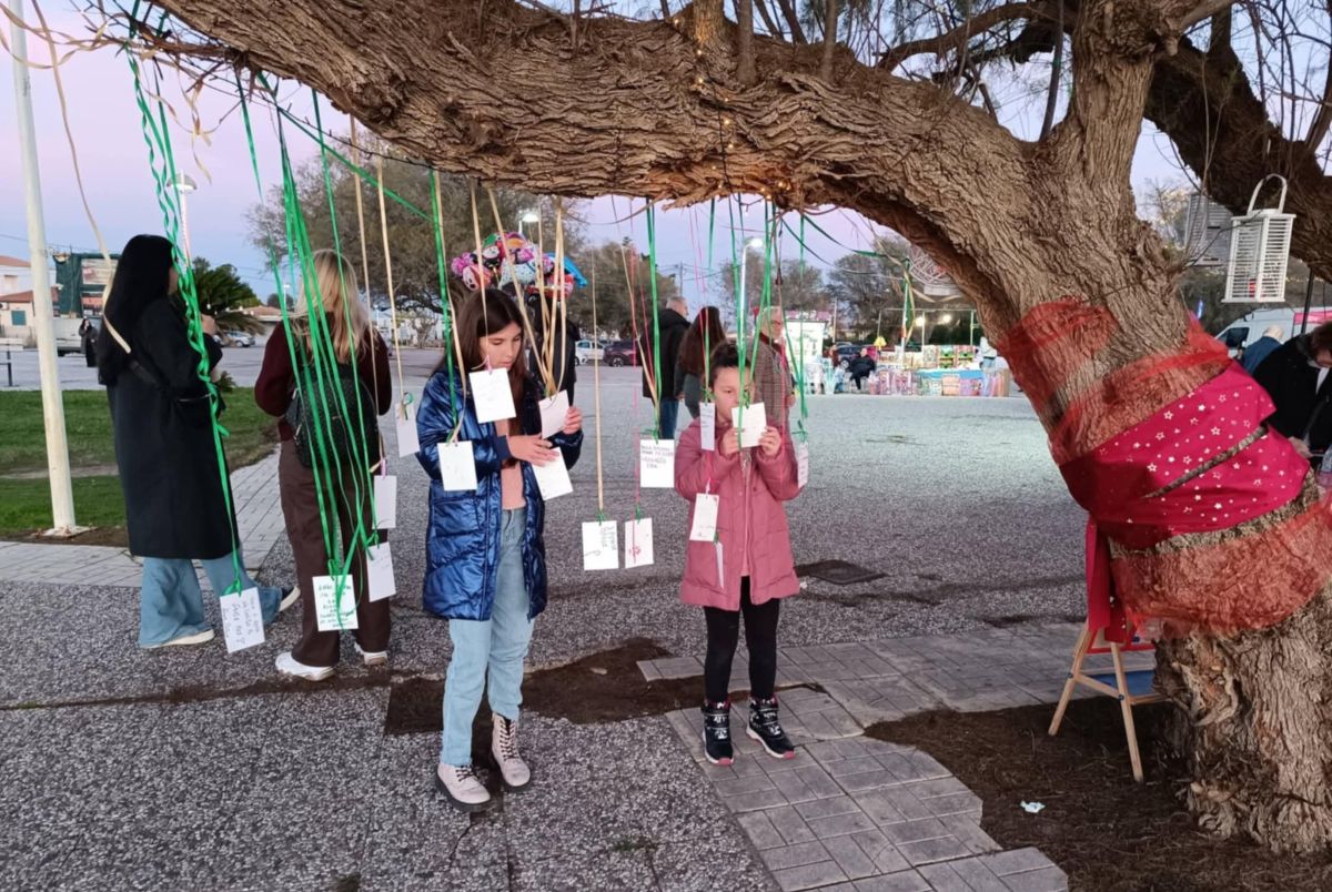 Εκδήλωση φωταγώγησης παραδοσιακού στολισμένου καραβιού