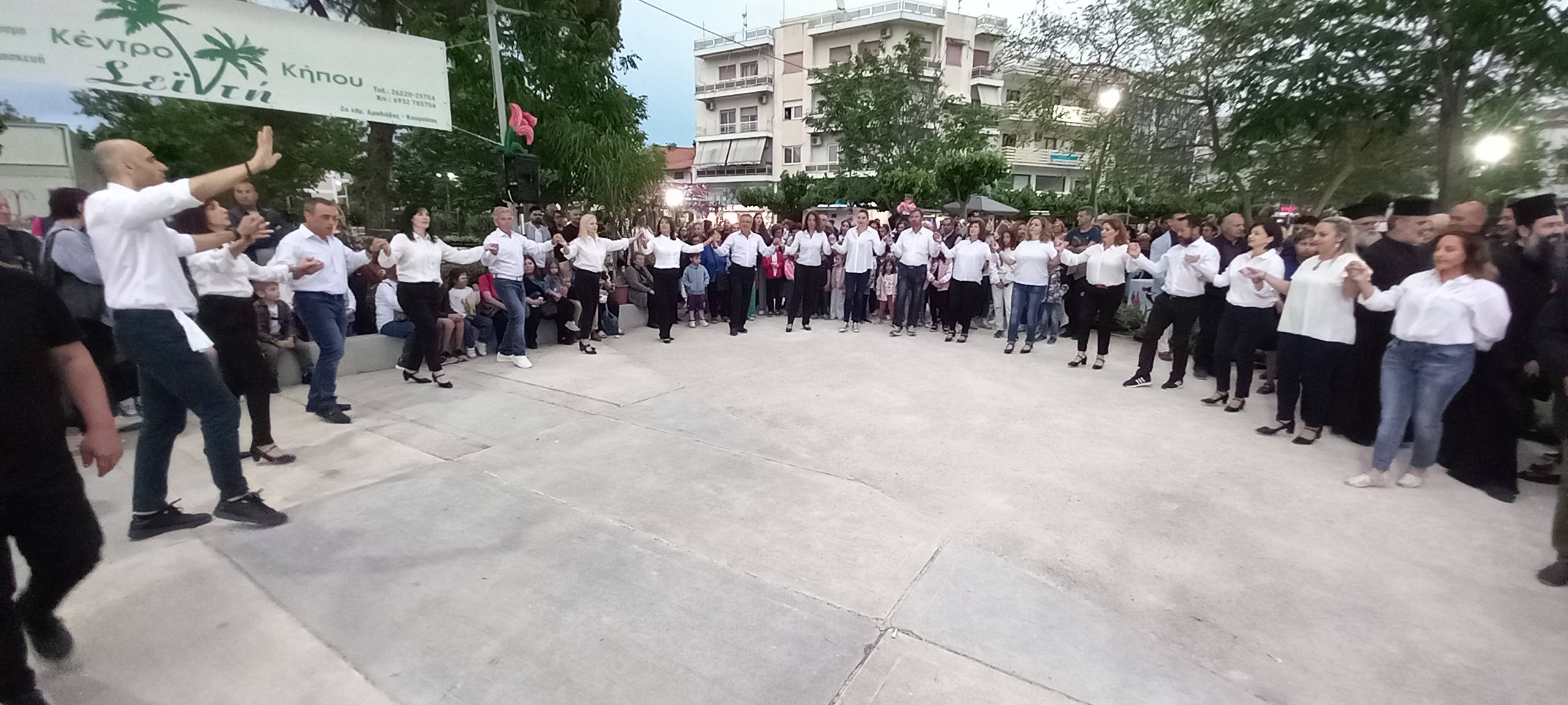 Η Πανηλειακή Ανθοκομική Έκθεση Αμαλιάδας  αποτελεί εδώ και δεκαετίες θεσμό για την πόλη της Αμαλιάδας. Πρόκειται για μια μεγάλη γιορτή της Άνοιξης που προσφέρει στους επισκέπτες όμορφες εικόνες, χρώματα και  αρώματα με πολλές προτάσεις για όσους επιθυμούν να διακοσμήσουν τους κήπους και τα σπίτια τους.   Η Πανηλειακή Ανθοκομική Έκθεση Αμαλιάδας διοργανώνεται από  τον Δήμο Ήλιδας και τη Δημοτική Κοινότητα Αμαλιάδας με παράλληλες πολιτιστικές εκδηλώσεις με  τη 23η Πανηλειακή Ανθοδεκάδων πολιτιστικών συλλόγων.