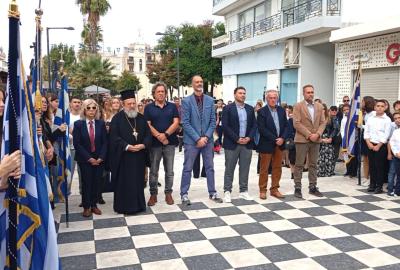 Κατάθεση στεφανιών για 28η Οκτωβρίου από σχολεία Αμαλιάδας