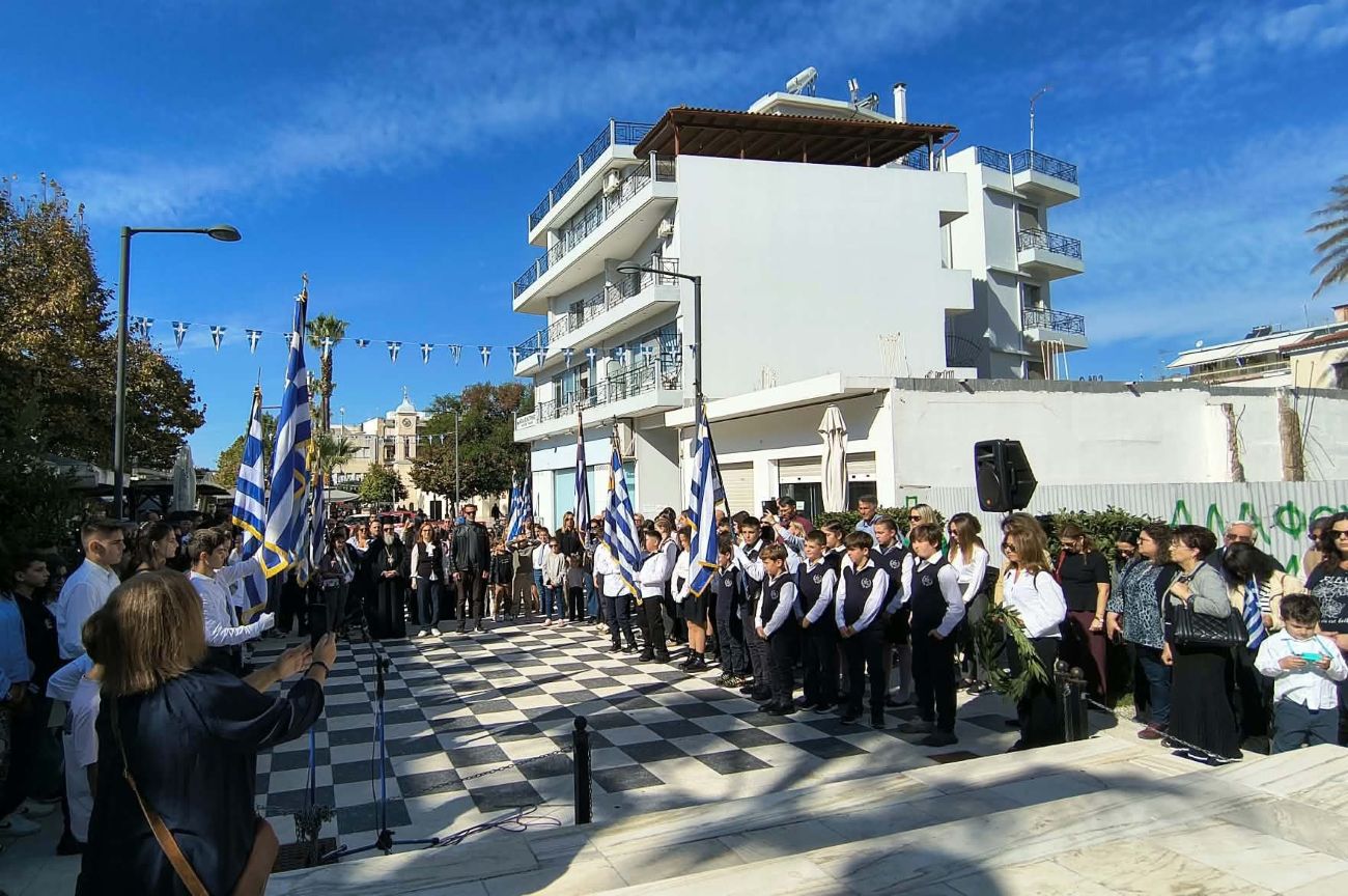 Κατάθεση στεφάνων Εκπαιδευτικής Κοινότητας για 28 Οκτωβρίου