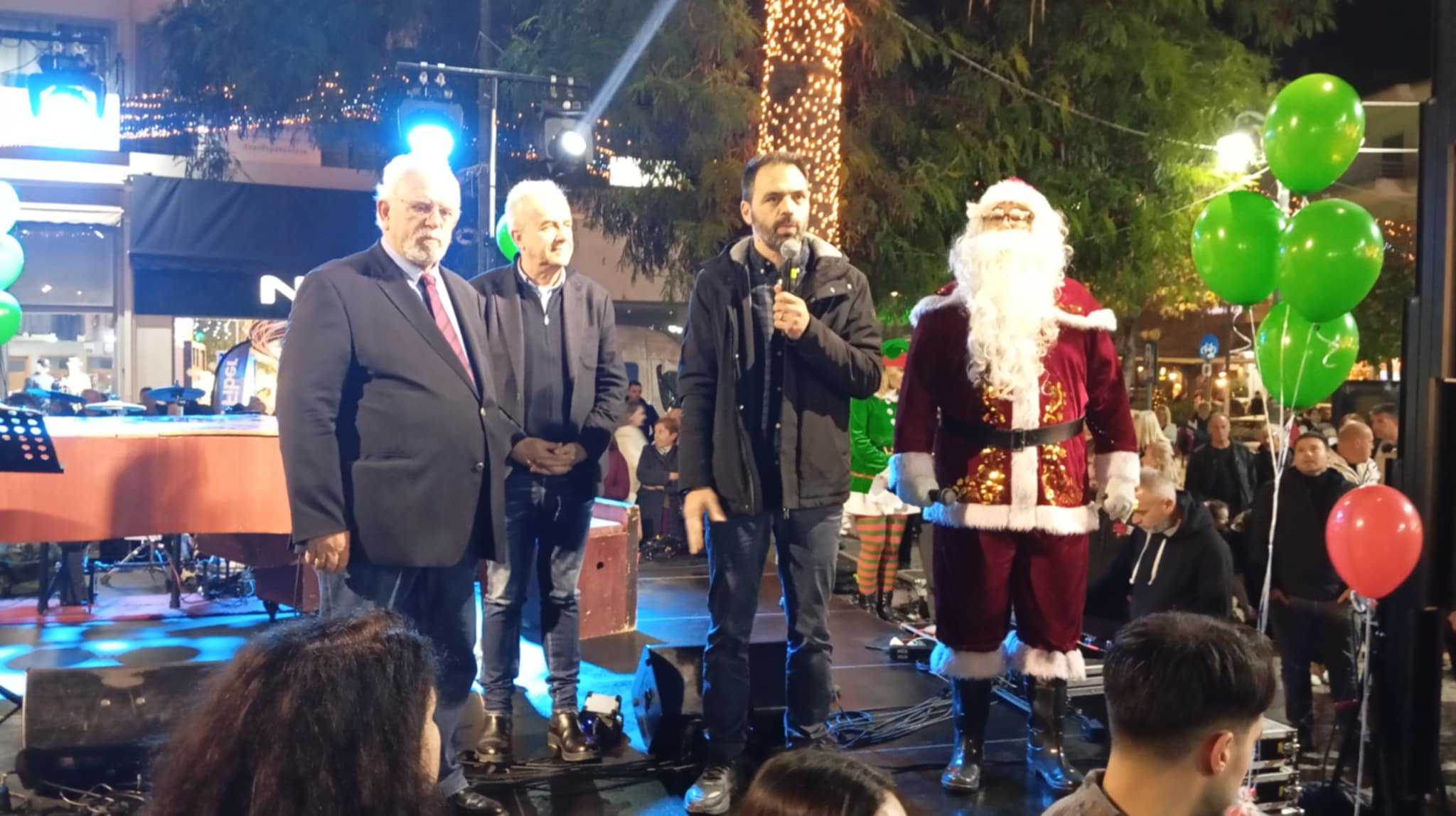 Εντυπωσιακή έναρξη των εορταστικών εκδηλώσεων